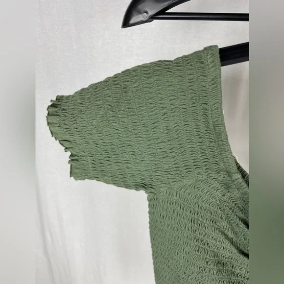 Bp. Green Smocked Off-the-Shoulder Top Size Medium (8-10) NWT - Picture 6 of 11